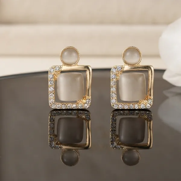 The99jewel_Exclusive_Gold_Plated_Crystal_Stone_Elegant_Earrings_Gold