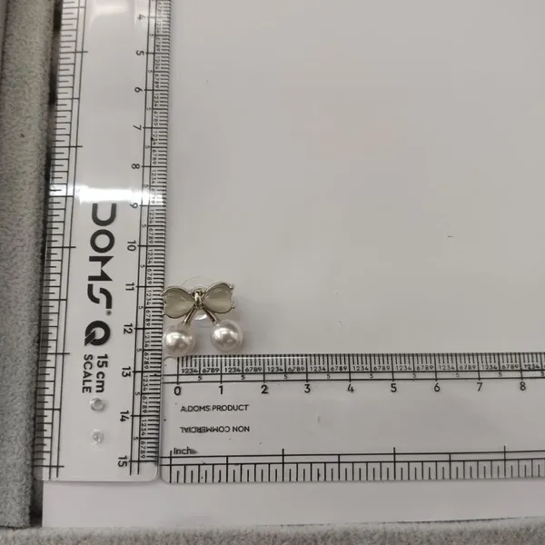 The99jewel_Silver_Plated_Bow_Shape_Austrian_Stone_Pearl_Stud_Earrings_For_Women_Silver