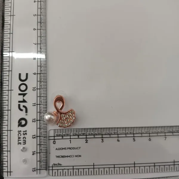 The99jewel_Rosegold_Plated_Leaf_Shape_Austrian_Stone_Pearl_Stud_Earrings_For_Women_Rosegold_Plated