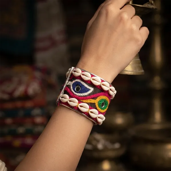 The99jewel_Navratri_Shell_Bracelet_Kada_With_Ghungroo_Traditional_Jewellery_For_Women_Assorted_Design_Multi