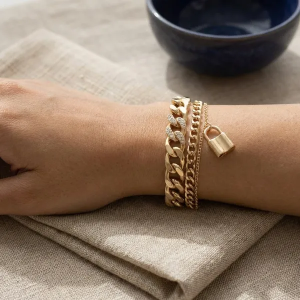 Layered_Gold_Chain_Bracelet_With_Lock_Charm