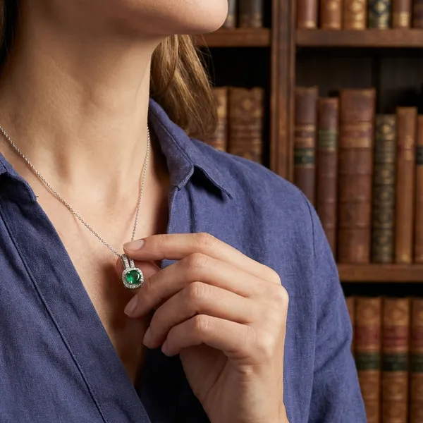 Elegant_Emerald_&_Diamond_Halo_Pendant_Necklace_With_Silver_Chain