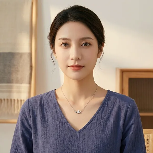 Silver-Toned_Bird_Pendant_Necklace_With_Delicate_Chain