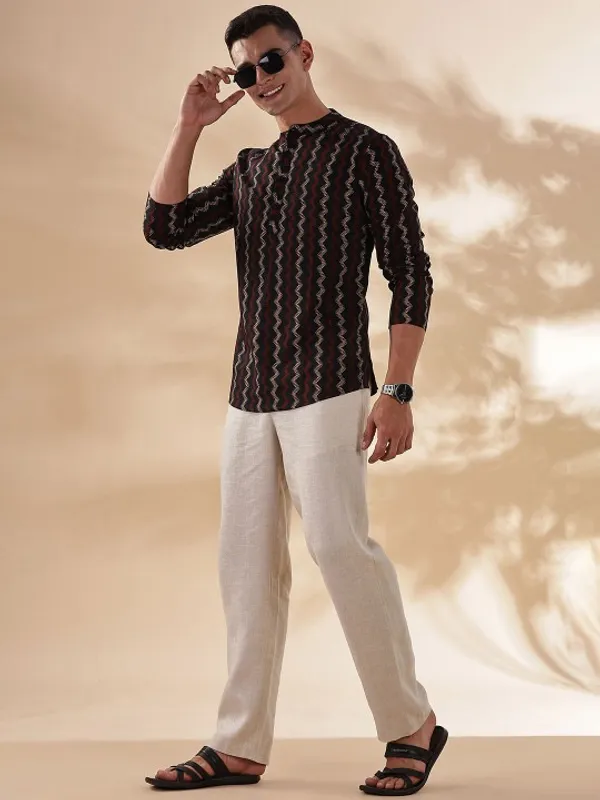 Men's_Black_Ethnic_Kurta_With_Maroon_And_Beige_Zigzag_Print