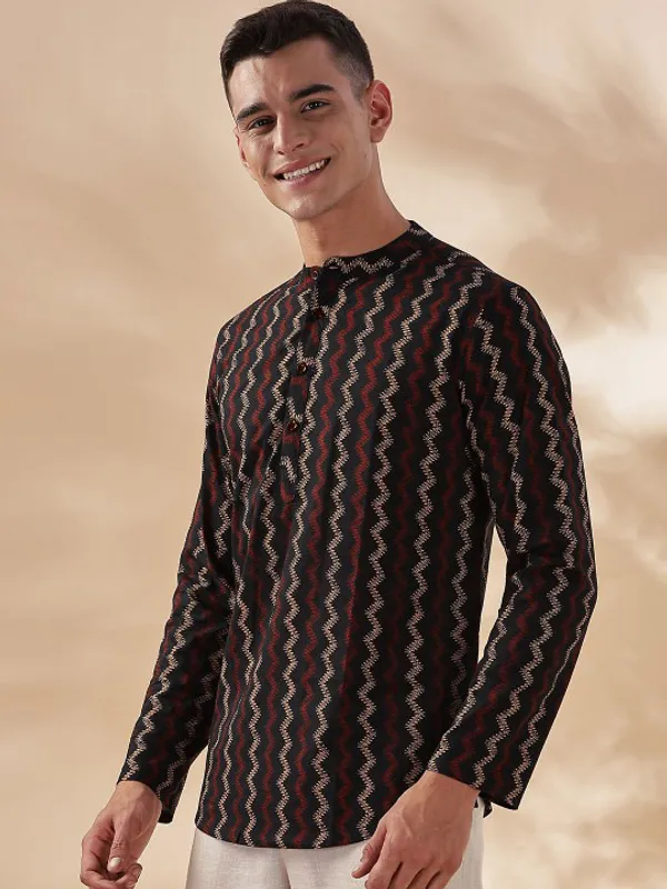 Men's_Black_Ethnic_Kurta_With_Maroon_And_Beige_Zigzag_Print