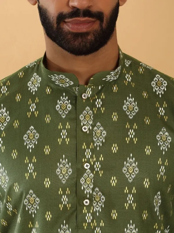 Men's_Olive_Green_Ethnic_Kurta_With_Geometric_Print