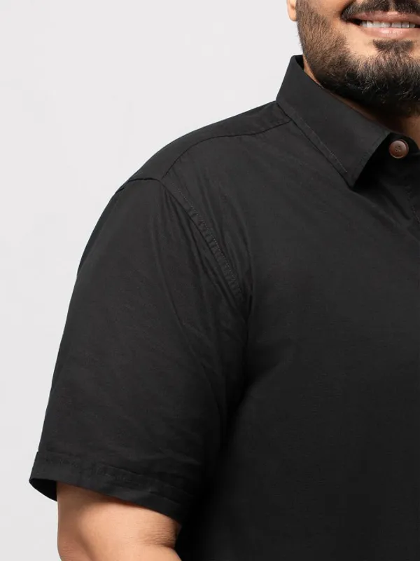 Men's_Black_Short-Sleeve_Shirt_With_Brown_Buttons