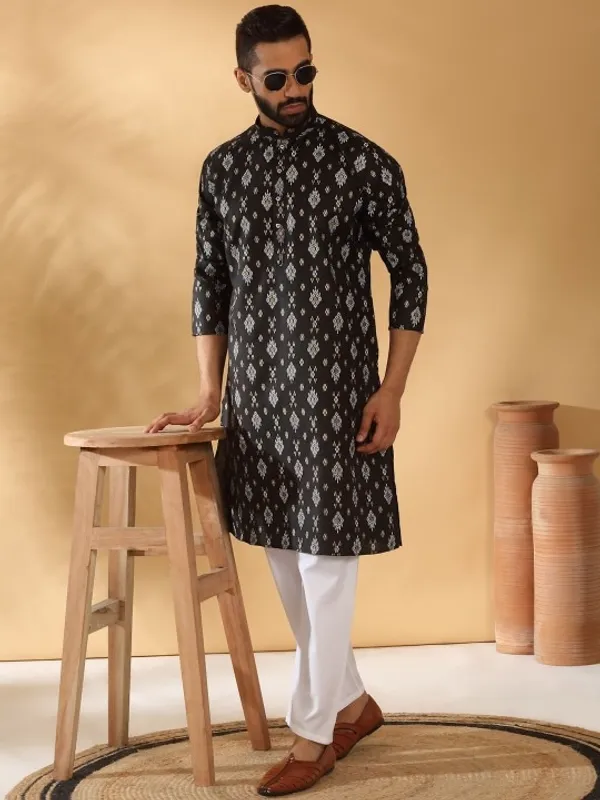 Men's_Black_Printed_Kurta_With_Traditional_Ikat_Pattern