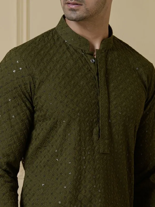Men's_Olive_Green_Embroidered_Kurta_With_Mirror_Work
