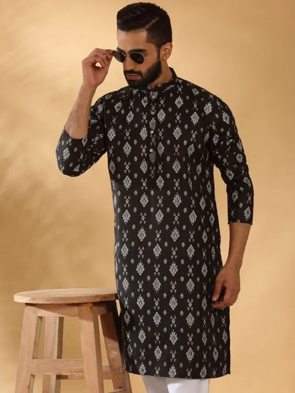 Men's_Black_Printed_Kurta_With_Traditional_Ikat_Pattern
