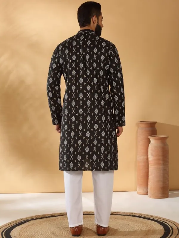 Men's_Black_Printed_Kurta_With_White_Pajama_Set_-_Ethnic_Wear