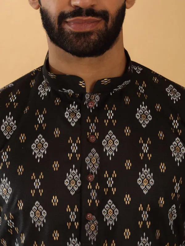 Men's_Black_Printed_Kurta_With_White_Pajama_Set_-_Ethnic_Wear