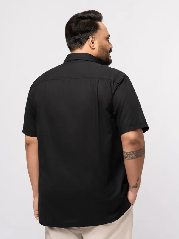 Men's_Black_Short-Sleeve_Shirt_With_Brown_Buttons