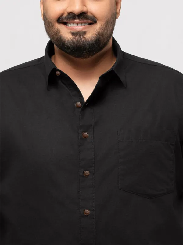 Men's_Black_Short-Sleeve_Shirt_With_Brown_Buttons
