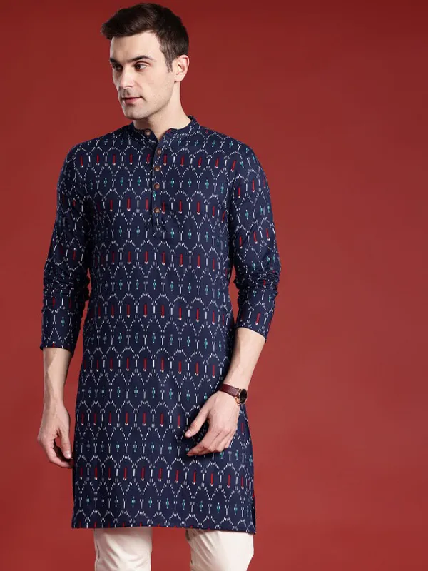 Men's_Navy_Blue_Printed_Cotton_Kurta_With_Mandarin_Collar