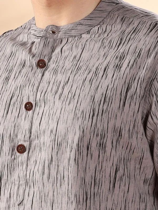 Men's_Grey_Textured_Mandarin_Collar_Cotton_Short_Kurta
