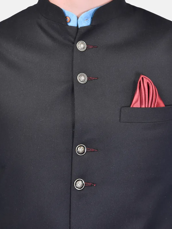 Men's_Ethnic_Kurta_Pajama_With_Black_Nehru_Jacket_Set