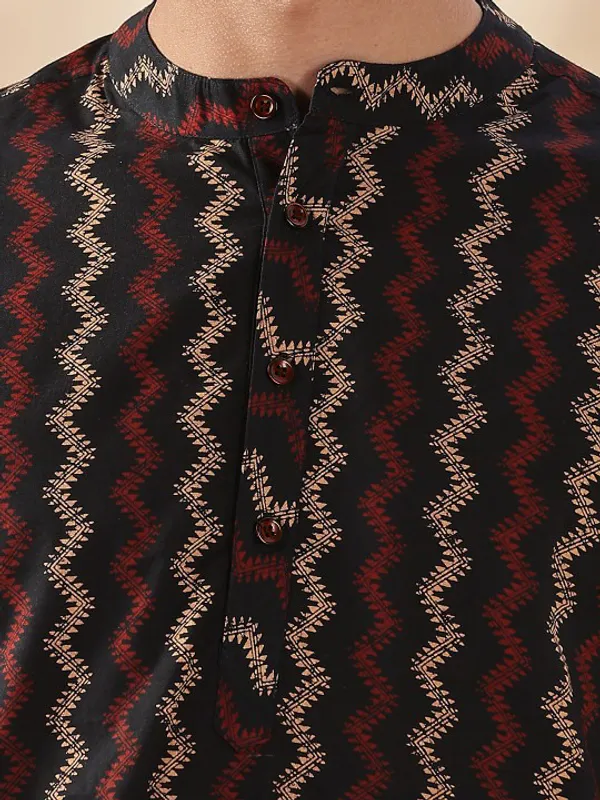 Men's_Black_Ethnic_Kurta_With_Maroon_And_Beige_Zigzag_Print