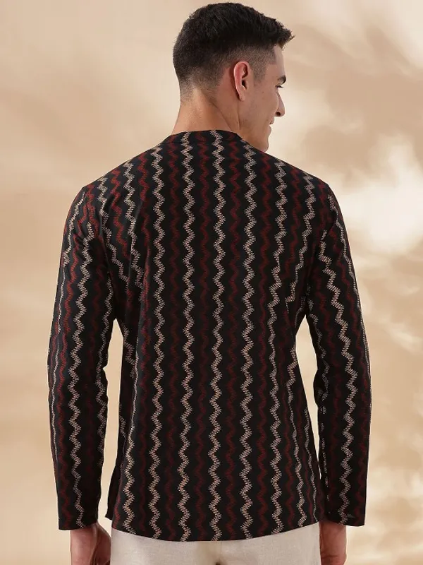 Men's_Black_Ethnic_Kurta_With_Maroon_And_Beige_Zigzag_Print