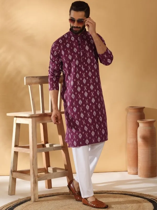 Men's_Maroon_Printed_Cotton_Kurta_With_Mandarin_Collar