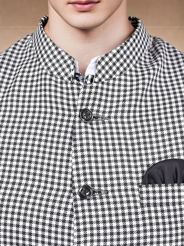 Men's_White_Kurta_Pajama_With_Black_And_White_Checkered_Nehru_Jacket