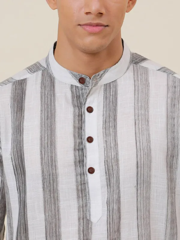 Men's_White_And_Grey_Vertical_Striped_Mandarin_Collar_Short_Kurta_With_White_Pants