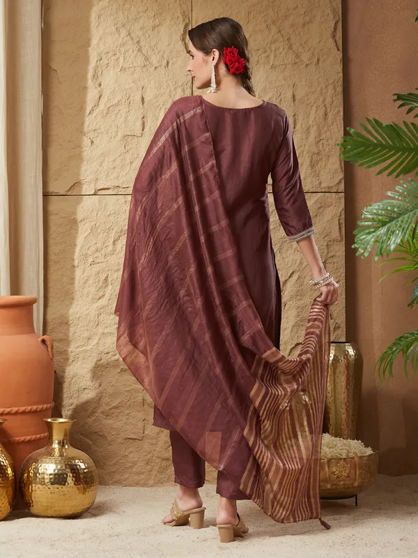 Coffee_Silk_Blend_Embroidered_Kurta_Set_With_Dupatta_For_Women