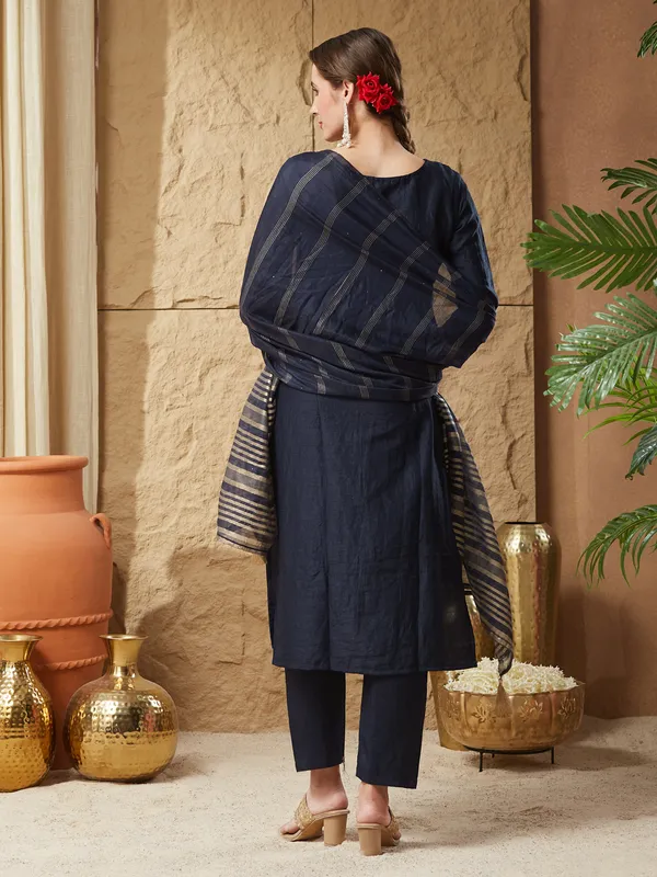 Navy_Blue_Silk_Blend_Embroidered_Kurta_Set_With_Dupatta_For_Women