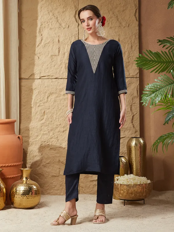 Navy_Blue_Silk_Blend_Embroidered_Kurta_Set_With_Dupatta_For_Women