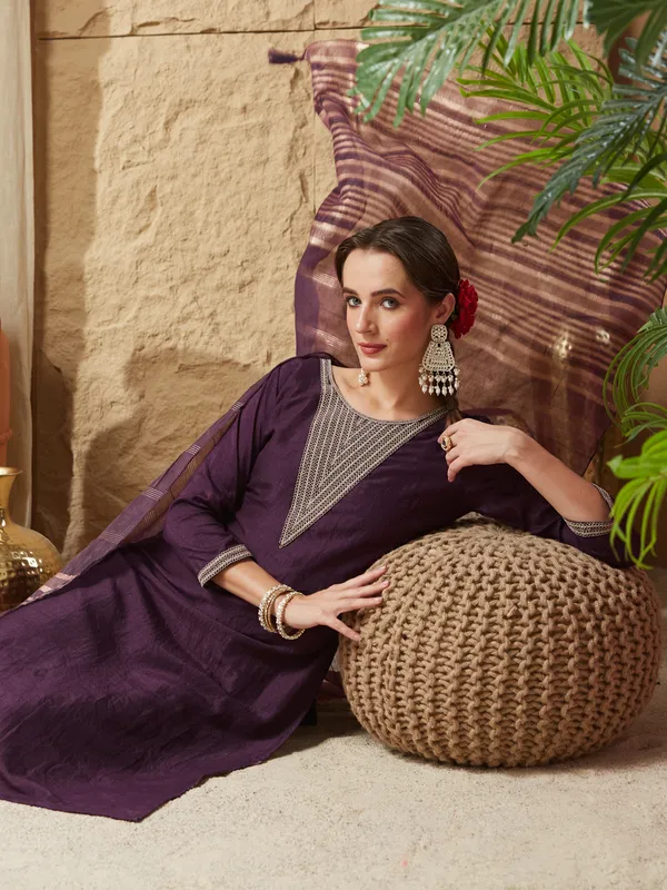Violet_Silk_Blend_Embroidered_Kurta_Set_With_Dupatta_For_Women