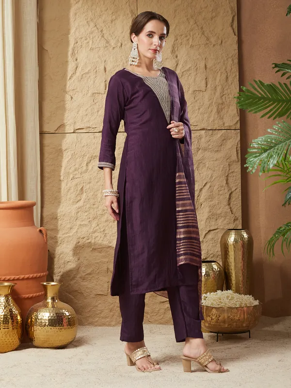 Violet_Silk_Blend_Embroidered_Kurta_Set_With_Dupatta_For_Women