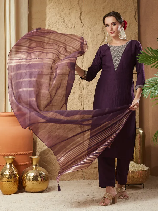 Violet_Silk_Blend_Embroidered_Kurta_Set_With_Dupatta_For_Women