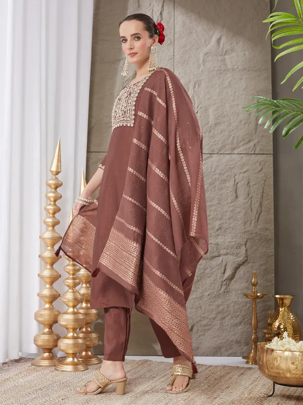 Coffee_Silk_Blend_Embroidered_Kurta_Set_With_Dupatta_For_Women