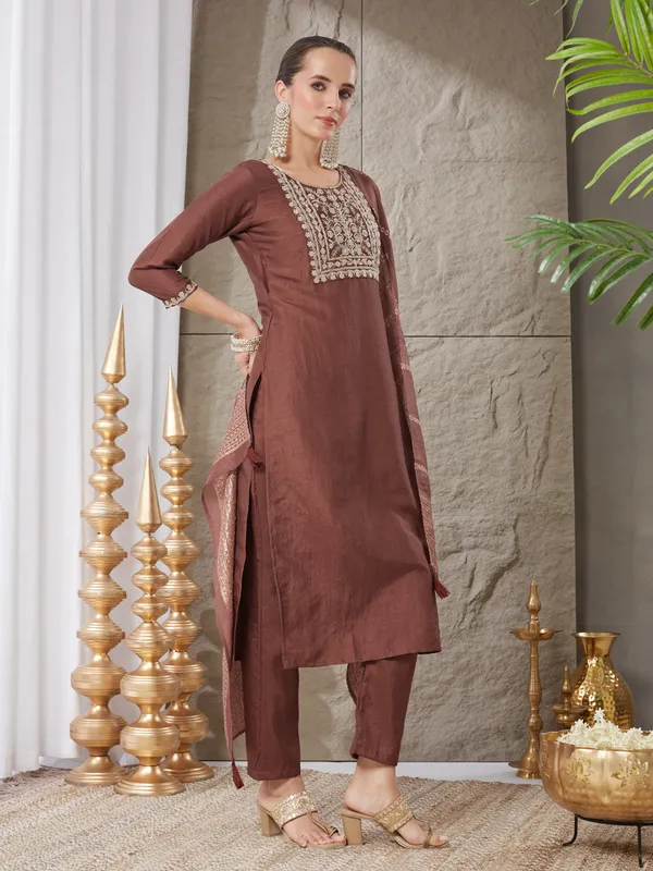 Coffee_Silk_Blend_Embroidered_Kurta_Set_With_Dupatta_For_Women