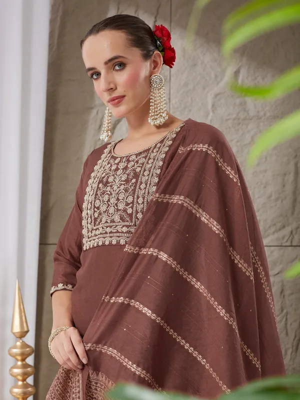 Coffee_Silk_Blend_Embroidered_Kurta_Set_With_Dupatta_For_Women