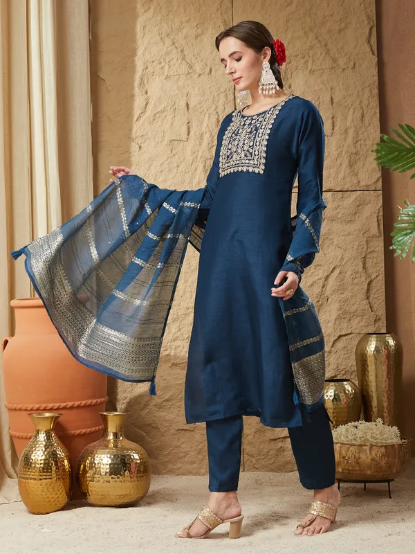Teal_Blue_Silk_Blend_Embroidered_Kurta_Set_With_Dupatta_For_Women