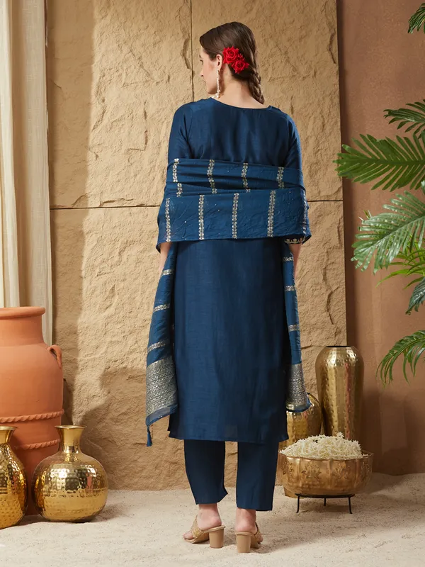 Teal_Blue_Silk_Blend_Embroidered_Kurta_Set_With_Dupatta_For_Women