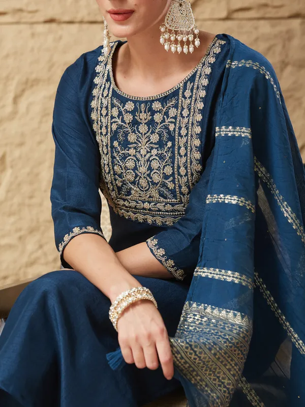 Teal_Blue_Silk_Blend_Embroidered_Kurta_Set_With_Dupatta_For_Women