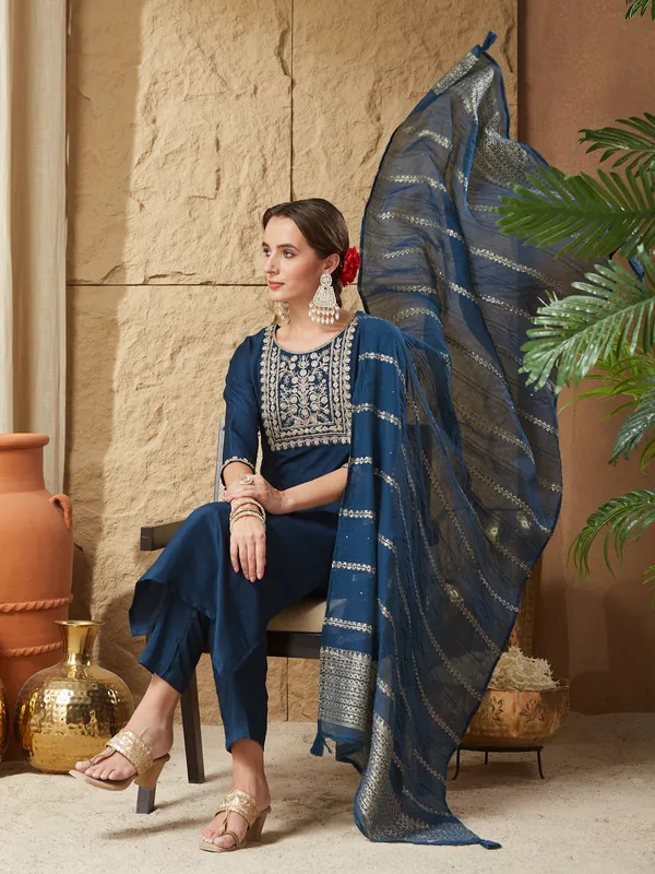 Teal_Blue_Silk_Blend_Embroidered_Kurta_Set_With_Dupatta_For_Women