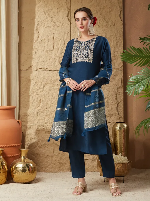 Teal_Blue_Silk_Blend_Embroidered_Kurta_Set_With_Dupatta_For_Women