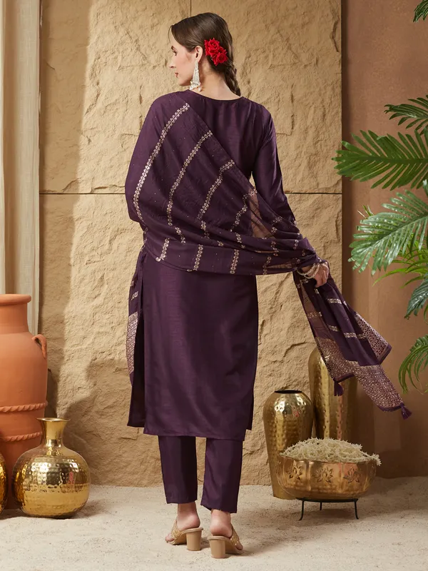 Violet_Silk_Blend_Embroidered_Kurta_Set_With_Dupatta_For_Women