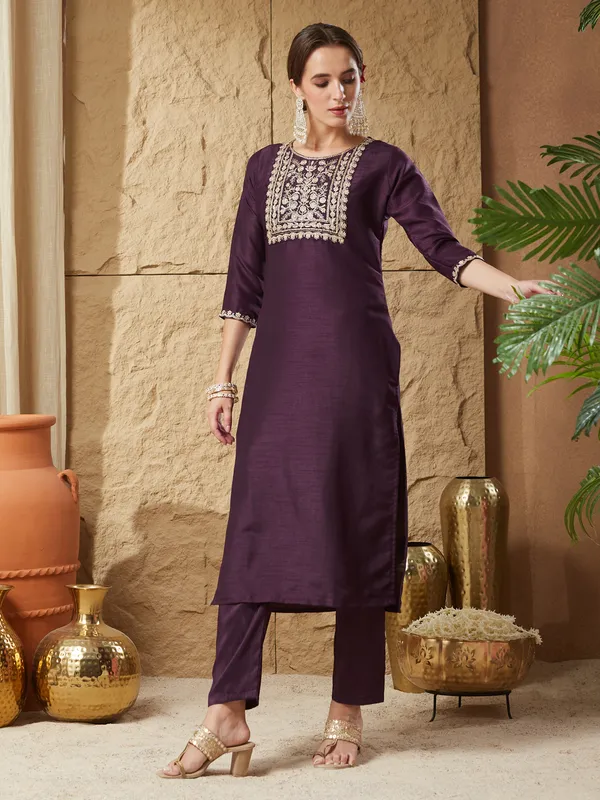 Violet_Silk_Blend_Embroidered_Kurta_Set_With_Dupatta_For_Women