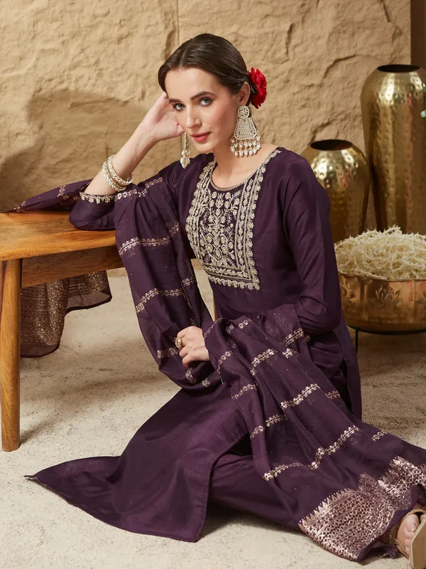 Violet_Silk_Blend_Embroidered_Kurta_Set_With_Dupatta_For_Women
