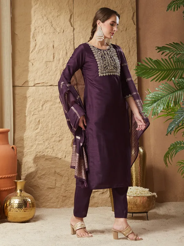 Violet_Silk_Blend_Embroidered_Kurta_Set_With_Dupatta_For_Women