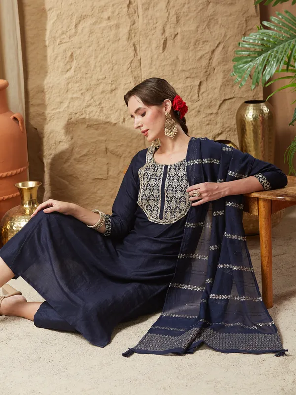 Navy_Blue_Silk_Blend_Embroidered_Kurta_Set_With_Dupatta_For_Women
