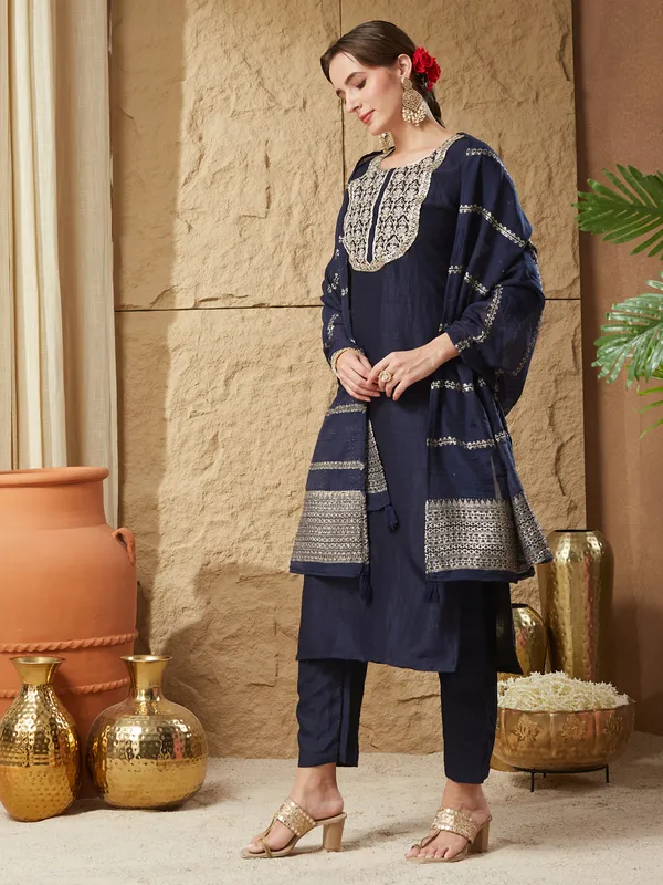 Navy_Blue_Silk_Blend_Embroidered_Kurta_Set_With_Dupatta_For_Women