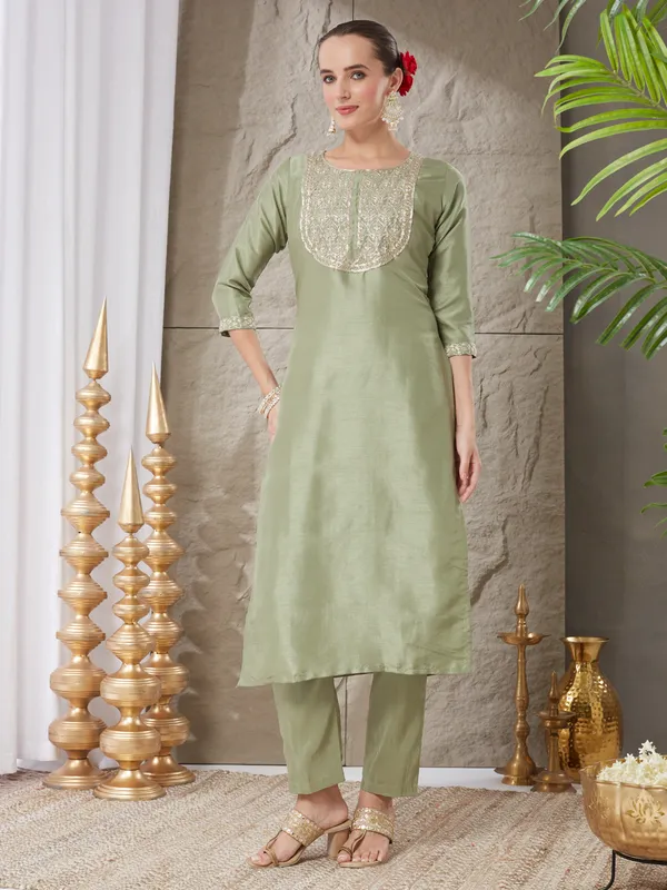 Pista_Silk_Blend_Embroidered_Kurta_Set_With_Dupatta_For_Women