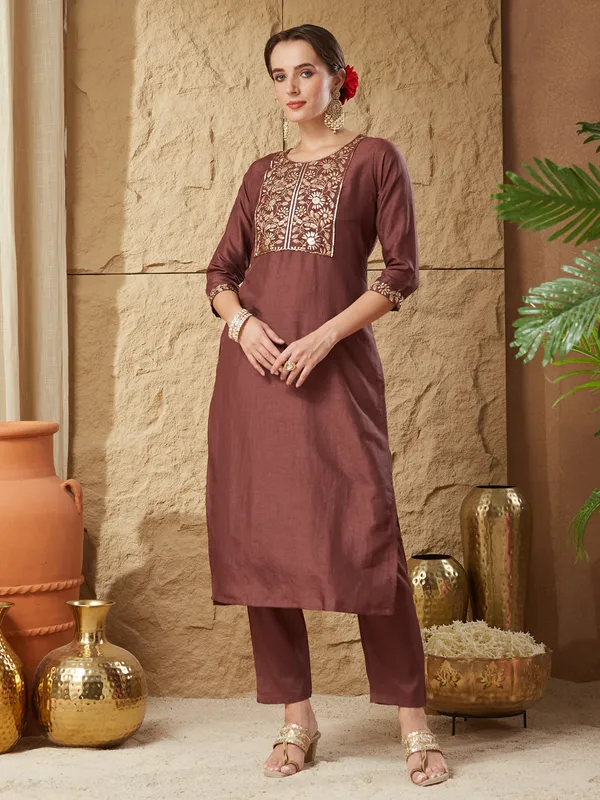 Coffee_Silk_Blend_Embroidered_Kurta_Set_With_Dupatta_For_Women