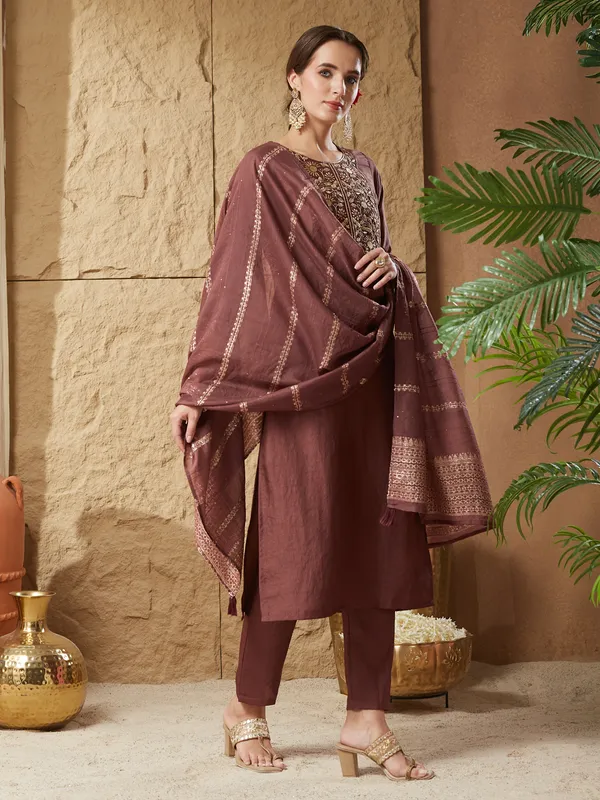 Coffee_Silk_Blend_Embroidered_Kurta_Set_With_Dupatta_For_Women