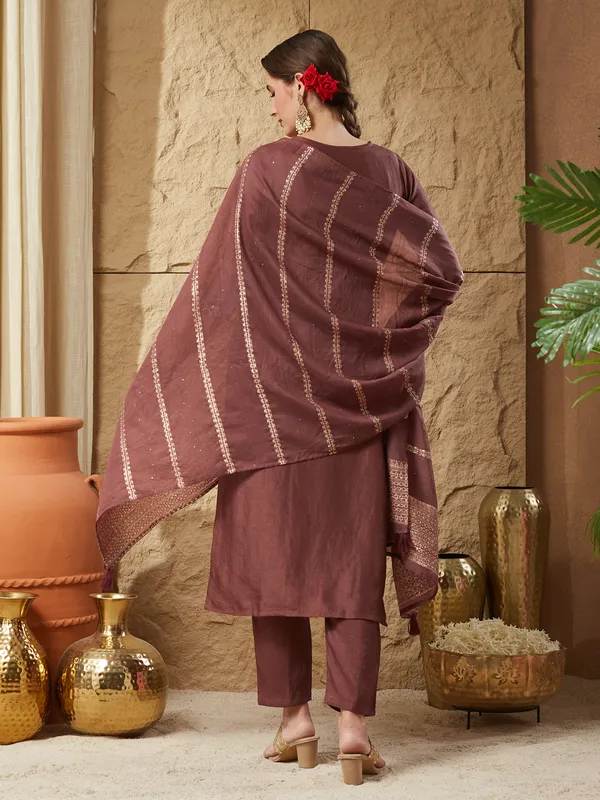 Coffee_Silk_Blend_Embroidered_Kurta_Set_With_Dupatta_For_Women